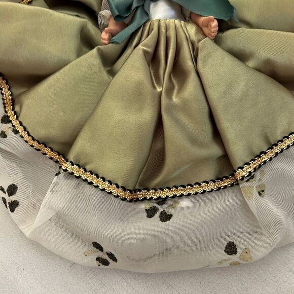 Vintage Shamrock Storybook Doll - Picture 3 of 5